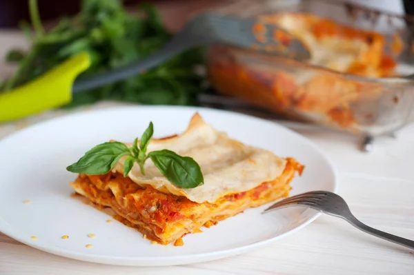 Healthy Vegetarian Lasagna, Fresh Italian Recipe with Basil Leaves — Stock Photo, Image