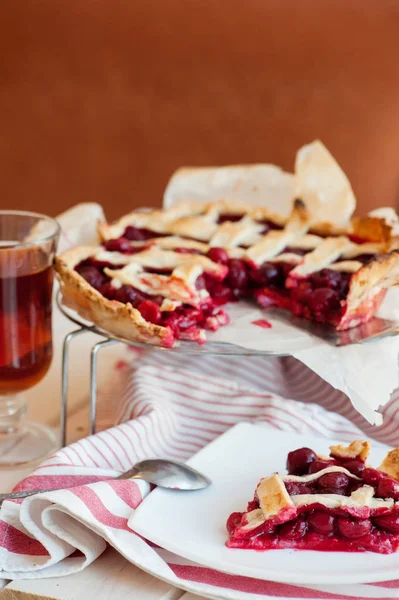 Homemade cherry pie on rustic background — Stock Photo, Image