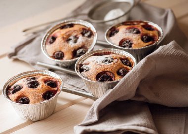 Ev kiraz kek vanilya ve krema şeker ile yapılan