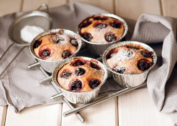 Ev kiraz kek vanilya ve krema şeker ile yapılan