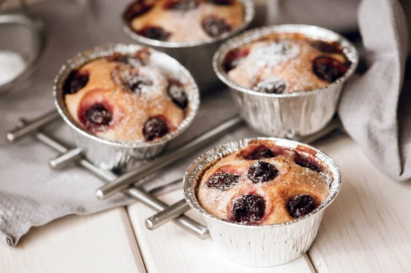 Ev kiraz kek vanilya ve krema şeker ile yapılan