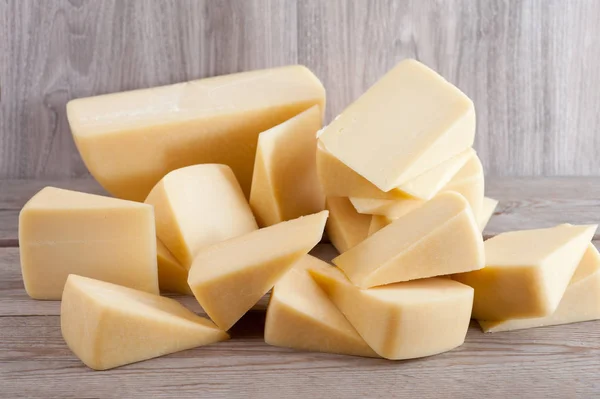 Parmesan cheese on wooden background — Stock Photo, Image