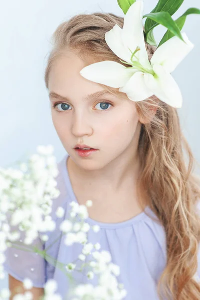 Little Girl Flower Hairstyle Isolated — Stock Photo, Image