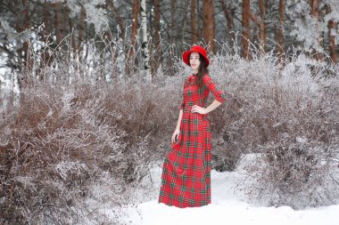 Kırmızı şapkalı kız