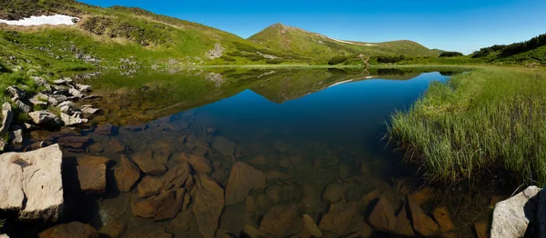 Lago Nesamovyte en Cárpatos —  Fotos de Stock