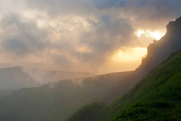 Summer sunrise in Carpathians — Stock Photo, Image