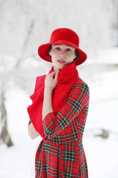 Menina em um chapéu vermelho — Fotografia de Stock