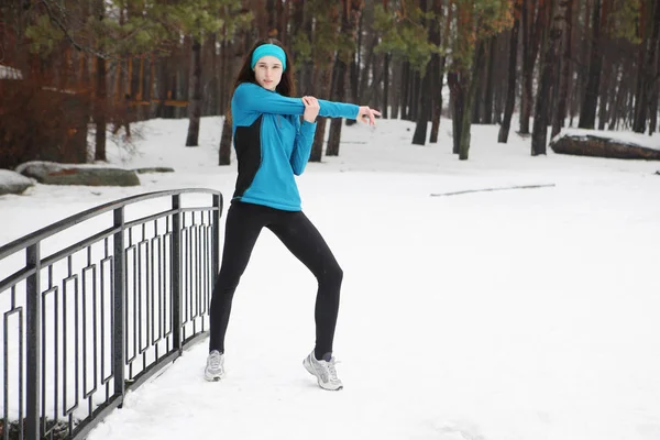 Vinter träning i park — Stockfoto