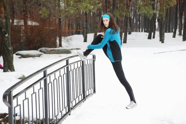 Winter training in park — Stockfoto