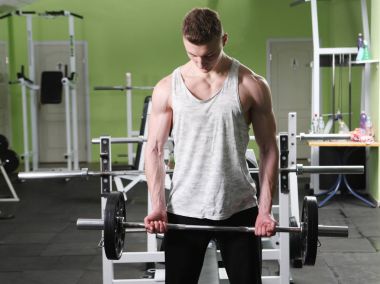 Spor eğitim genç adamdır