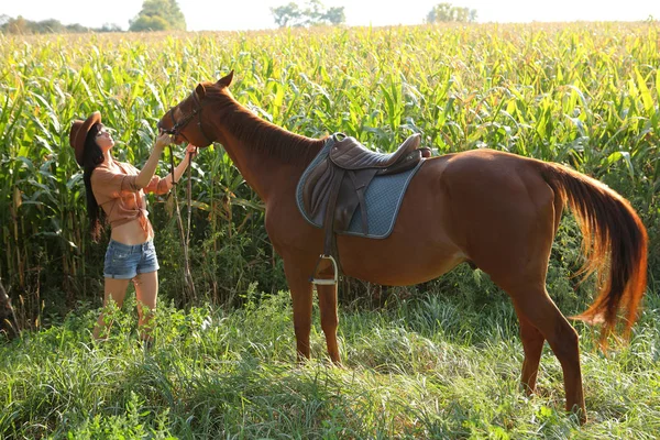 Flicka rider — Stockfoto