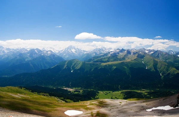 Piękny widok na góry Kaukazu. — Zdjęcie stockowe