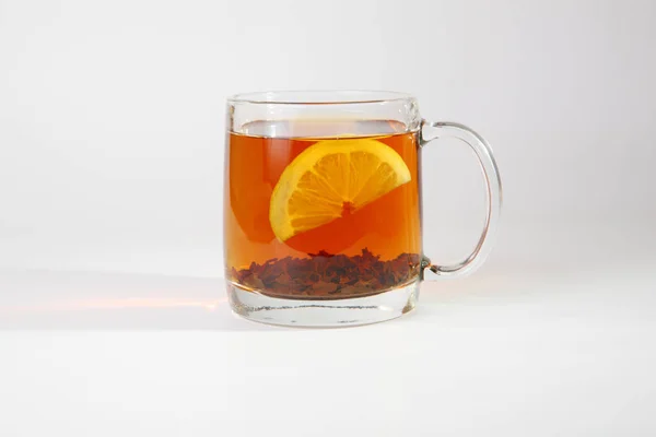 Black tea with lemon in a glass cup. — Stock Photo, Image