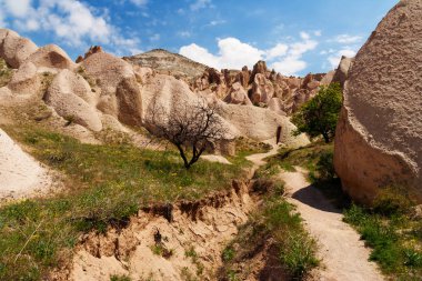 Red Valley kasabada mağara