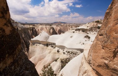 Red Valley kasabada mağara