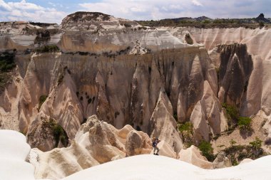 Red Valley kasabada mağara