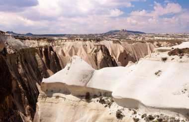 Red Valley kasabada mağara