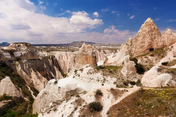 Red Valley kasabada mağara