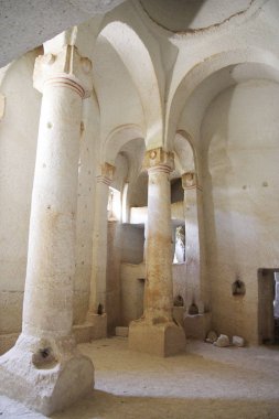 Mağara Kilisesi Göreme yakınındaki kırmızı Vadisi'nde. Cappadocia