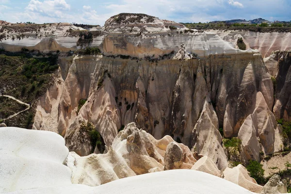 Red Valley kasabada mağara