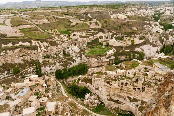 Widok Ortakisar z góry zamku Ortakisar. Cappadoc — Zdjęcie stockowe