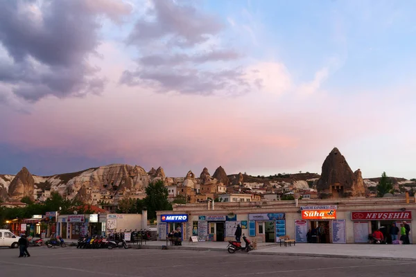 Wieczorem w Goreme. Cappadocia — Zdjęcie stockowe