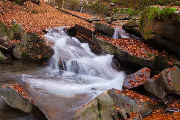 Magnifica vista della cascata — Foto Stock