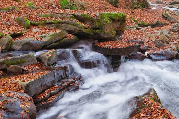 Magnifica vista della cascata — Foto Stock