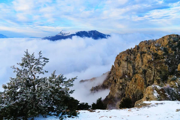Mount Demerzhdy, Kırım, Ukrayna görünümünden — Stok fotoğraf