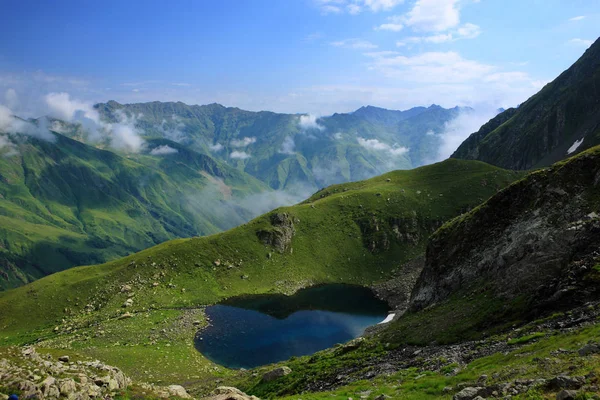 Kalashi mountain lake. Georgia. — Stock Photo, Image