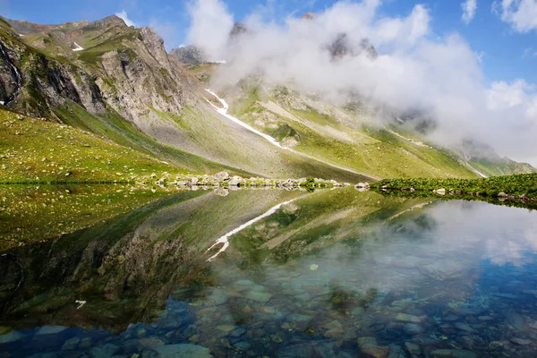 Kalaschi-Bergsee. Georgien. — Stockfoto