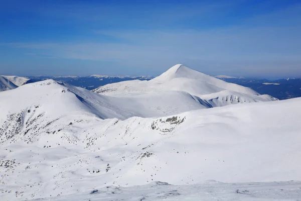 Bergrücken im Winter — Stockfoto