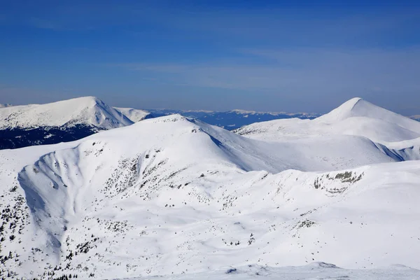 Mountain ridge in winter — Stock Photo, Image