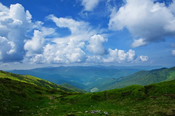 Schöner Himmel Mit Wolken Über Den Karpaten — Stockfoto