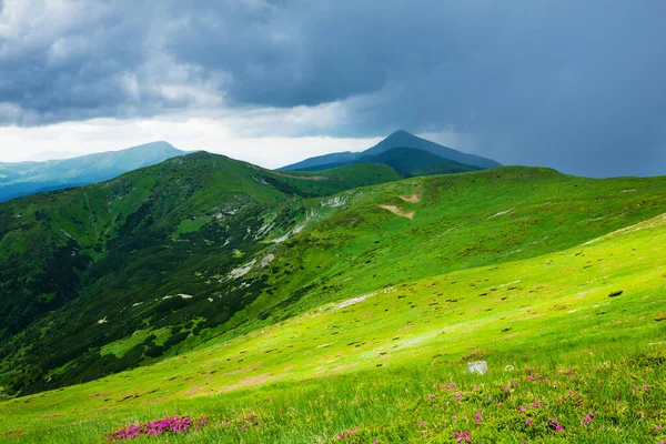 Las Montañas Ante Lluvia — Foto de Stock