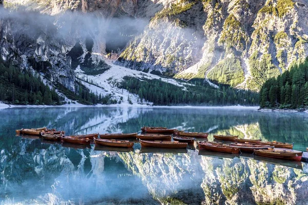 Cesaret gölündeki tekneler