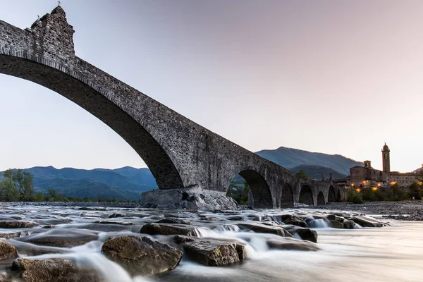 Bobbio Ponte Gobbo kambur köprüsü