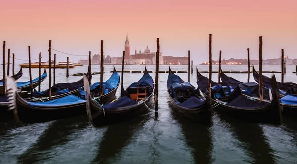 Venedik sihirli an gondolları