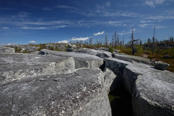 Rocce Incrinate Sulla Cima Del Monte Vottovaaara Carelia — Foto Stock