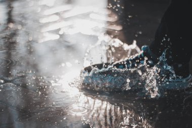 Gün batımında bir damla su