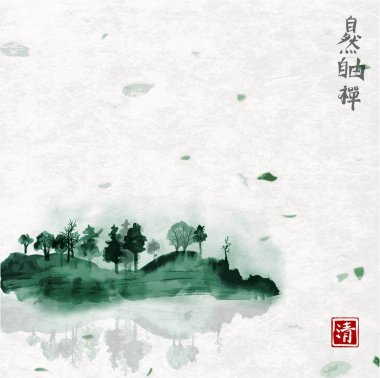 Ağaçta sis ile yeşil ada. 