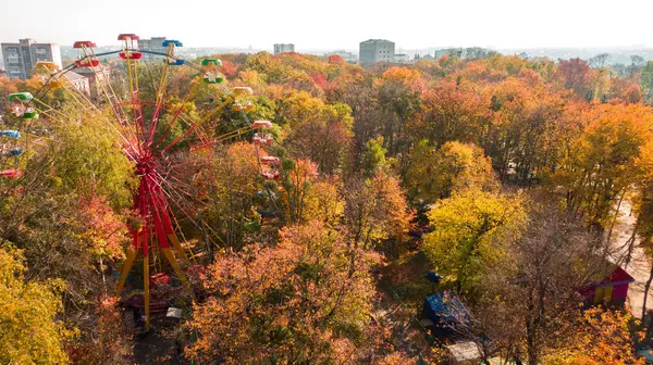 Foto aérea de otoño del paisaje de la rueda de la fortuna . —  Fotos de Stock