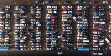 Arabalar için boş otopark yok, hava manzarası yok..