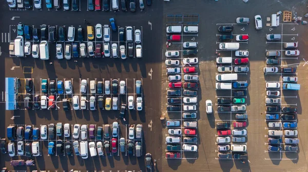 Arabalar için boş otopark yok, hava manzarası yok..