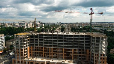 İnşaat alanı geçmişi. İnşaat halinde. Crane binanın yanında. Endüstriyel geçmiş. Geleceğin tırpanının üst görünümü