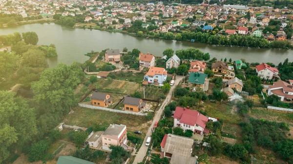 Flygfoto Vacker Stadsdel Ukraina Europa Enfamiljshus Med Tillhörande Garage Trädgård — Stockfoto