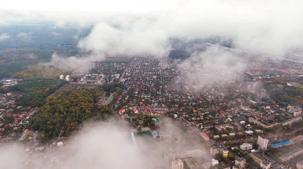 Bulutların arasından şehir. Ukrayna, Vinnytsia 'da sonbahar manzarası