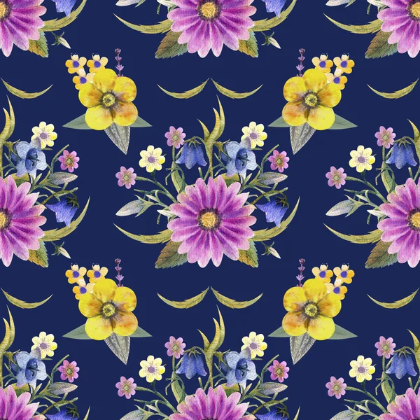 濃い青の背景に野の花のシームレスなパターン。水彩画. — ストック写真