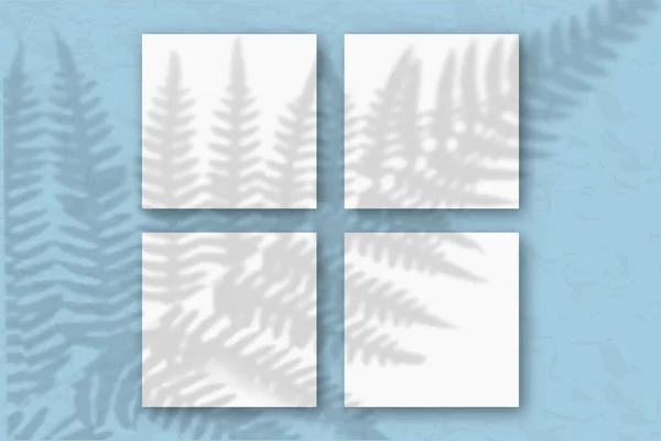 Feuilles Carrées Papier Texturé Blanc Contre Mur Bleu Maquette Avec — Photo