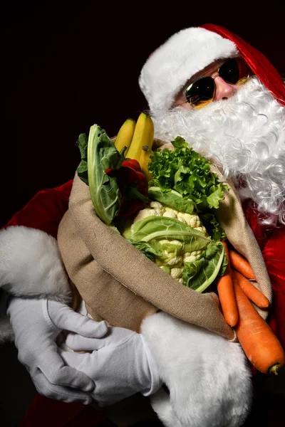 Santa Claus with a bag full of vegetables and fruits — Stock Image Santa Claus with a bag full of vegetables and fruits Stock Picture